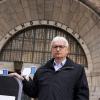 DHU-Geschäftsführer Jürgen Resch vor dem Landgericht Berlin.