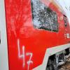 Eingeschlagene Scheiben und Schmierereien an den neuen Zügen der Bahn in Hochstadt-Marktzeuln.