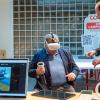 Dritter Bürgermeister und FADZ-Vorstandsmitglied Mathias Söllner überzeugte sich im November 2023 von den Möglichkeiten, die Virtual Reality für das Bäckereihandwerk bietet.