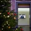 In der normalerweise bei Sitzungen gut gefüllten, heute aber leeren Wandelhalle des Bundesrats, ist auf einem Bildschirm die Rede von Florian Toncar (FDP) bei der Sondersitzung vom Deutschen Bundesrat zum Regierungsentwurf für einen Nachtragshaushalt 2023 zu sehen.