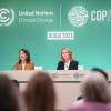 Bundesaußenministerin Annalena Baerbock (l) und Bundesumweltministerin Steffi Lemke sprechen auf einer Pressekonferenz auf der UN-Klimakonferenz in Dubai.