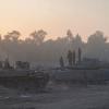Soldaten der israelischen Armee begeben sich nahe der Grenze zum Gazastreifen in Stellung.