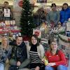 Altenkunstadt  Die Mitarbeiter der Rossmann-Filiale Altenkunstadt hatten während der Adventszeit die Kunden um Spenden zugunsten der Regens-Wagner-Wohngruppen aufgerufen. Dort wohnen circa 320 Menschen im Alter von sieben bis 80 Jahren in Gruppen. Bei der Kundenaktion kam ein beachtlicher Spendenwert von knapp 900 Euro zusammen. Die Drogerie Rossmann spendete  zusätzlich noch einen Einkaufsgutschein über 100 Euro. Die Freude bei den Mitarbeitern und Verantwortlichen der Regens-Wagner -Wohngruppen sowie den Bewohnern war riesig. Die beiden Filialverantwortlichen  Dulsana Shemoska und Tanja Heinkelmann-Avdiji dankten den Kunden für ihre großzügige Spendenbereitschaft. Text/
