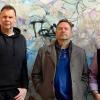 Den Sound, den die multikulturelle Truppe aus Mittelfranken spielt, hört man nicht alle Tage. Klänge aus dem anatolischen Hochland und der arabischen Halbinsel gehen mit modernen Rocktönen eine vortreffliche Symbiose ein. Die Musiker vollziehen quasi einen „Quantensprung“. So heißt auch das preisgekrönte Quartett aus der Lebkuchenstadt Nürnberg, das am Samstag, 27. Januar, ab 20 Uhr im „TECnet Zentrum“ des Burgkunstadter Kleinkunstvereins „TECnet Obermain“ in Lichtenfels seine musikalische Visitenkarte abgibt. Der Eintritt ist frei. 2002 beschlossen vier Musiker traditionelle Klänge aus dem Morgenland mit moderner Rockmusik zu fusionieren. „Bakshish“ hieß das erste Album, das 2004 veröffentlicht wurde. Darauf befindet sich auch der „Döner-Song“, der sich zu einem der bekanntesten Gassenhauer der Band entwickelt hat.  Die Gruppe spielte auf renommierten Festivals, wie dem „Karneval der Kulturen“ in Berlin, dem „Tollwood“-Sommerfestival in München und dem Nürnberger „Bardentreffen“. 2005 begeisterten sie in der Nürnberger Meistersingerhalle im Vorprogramm von Sertab Erener, die für die Türkei den Eurovision Song Contest gewonnen hatte. Für ihre musikalische Arbeit und den damit verbundenen Beitrag zum Dialog der Kulturen wurde die Gruppe 2004 mit dem interkulturellen Preis des Ausländerbeirates der Stadt Nürnberg ausgezeichnet. Das Live-Repertoire von Erdal Cec (Gitarre und Gesang), Rudi Lehnert (Saxophon und Klarinette), Yagmur Utku (Keyboards und Piano), Thomas Koestler (Bass) und Volker Otto (Schlagzeug und Gesang) umfasst eigene Lieder, türkische Rocksongs und Volkslieder sowie englische Cover- und Bluessongs. Die Musiker spielen ihren Orientrock mit viel Hingabe, Spaß und Liebe zum Detail.