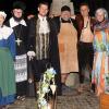Bei den Zeitreisen durch die Weismainer Stadtgeschichte spielt Franz Besold (2. v. li.) den Abt Knauer. Mit dabei (v. li.) die Haushälterin des Abtes (Barbara Besold), Landvogt und Edelmann (Matthias Müller), Schmied (Roland Dietz) Kerkermeister (Jürgen Dietz), Frau Montag (Simone Seidel) und Moritz Neydecker (Michael Müller) ein. Bei den Zeitreisen durch die Weismainer Stadtgeschichte spielt Franz Besold (2. v. li.) den Abt Knauer. Mit dabei (v. li.) die Haushälterin des Abtes (Barbara Besold), Landvogt und Edelmann (Matthias Müller), Schmied (Roland Dietz) Kerkermeister (Jürgen Dietz), Frau Montag (Simone Seidel) und Moritz Neydecker (Michael Müller) ein.