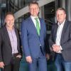 Direktor Christian Grebner (Mitte) und die Beiratsvorsitzenden Mathias Eckardt (li.) und Patrick Püttner bei der AOK-Direktion Coburg stehen für Toleranz und Vielfalt.