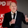Bundeskanzler Olaf Scholz findet im Rahmen eines Wahlkreisgespräches mit Bürgerinnen und Bürgern unterstützende Worte für seinen Amtskollegen in den USA.