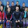 Die Teilnehmer aus Ebensfeld und Bad Staffelstein vor dem Schwimmen im (noch trockenen) Neoprenanzug.