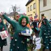 Als Christbäume marschierte eine Gruppe aus Wunkendorf auf, weil der Baum auf dem Weismainer Marktplatz so mickrig war.