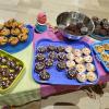 Am Ende des Gottesdienstes verkaufte der Elternbeirat des Kindergartens noch Muffins auf Spendenbasis an alle Kirchenbesucher. Am Ende des Gottesdienstes verkaufte der Elternbeirat des Kindergartens noch Muffins auf Spendenbasis an alle Kirchenbesucher.