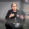 Die Wehrpflicht könne in ein Gesellschaftsjahr nach schwedischem Vorbild eingebettet werden, so die Wehrbeauftragte Eva Högl (SPD).