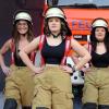 Trotz Winter wird es luftig im Dezember: In Hosen von Atemschutzgeräteträgern zeigen sich (v. li.) Kristina Völk, Sophie und Celina Pechtold, Claudia Ellner und Jasmin Schuster. Trotz Winter wird es luftig im Dezember: In Hosen von Atemschutzgeräteträgern zeigen sich (v. li.) Kristina Völk, Sophie und Celina Pechtold, Claudia Ellner und Jasmin Schuster.