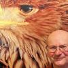Zu Ehren des Fotografen Georg Schediwy hat die Fotogruppe Bad Staffelstein eine virtuelle Ausstellung organisiert. 22 Werke können auf folgender Internetseite angesehen werden: www.fotogruppe-bad-ste.de Die Ausstellung ist bis zum 1. Mai online. Die Bilder können auch käuflich erworben werden. Ein Teil des Erlöses geht an soziale Zwecke.  „Georg Schediwy blieb trotz seiner Erfolge stets ein bescheidener Mensch, der sein Wissen gerne mit anderen teilte“, schreibt die Fotogruppe. Landschaften, Architektur, Sport und Tiere waren seine Leidenschaft. Stundenlang konnte er ausharren, bis sein tierisches Model die perfekte Pose einnahm. Stets wurde er durch seine Frau Edeltraut begleitet. Das Duo mit dem Trolley voller Foto-Ausrüstung war legendär und auch weit über die Grenzen des Landkreises bekannt. Der Deutsche Verband für Fotografie (DVF) kürte Georg Schediwy mehrfach zum besten deutschen Fotografen mit internationaler Teilnahme. Er war oberfränkischer, bayerischer und deutscher Meister und Mitglied der „Österreichischen Gesellschaft für Photographie“, der satzungsgemäß maximal 65 Fotografen angehören dürfen. Die „Photographic Society of America“ (PSA) verlieh ihm den Titel Master. Dazu sind laut Fotogruppe 3200 internationale Auszeichnungen Voraussetzung. Der pensionierte Eisenbahner Schediwy verstarb im November 2020. Er hat ein Bildarchiv mit über 35.000 Aufnahmen.