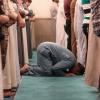 Moslems beten in der Moschee von Scheich Abdul Qadir Al-Kilani.