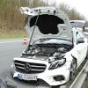 Die Autobahn war für die Beseitigung der Trümmerteile und Wracks zeitweise voll gesperrt. Die Autobahn war für die Beseitigung der Trümmerteile und Wracks zeitweise voll gesperrt.