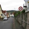 Saniert werden sollen der Schönberg und der Weidnitzer Weg. Für neue Wasserleitungen, Kanäle und Fahrbahn in beiden Straßen sind im Haushalt 1,385 Millionen Euro vorgesehen. Verbreitert werden sollen die Gehwege auf 1,30 Meter.