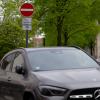 Der Handelsverband Deutschland mahnte, dass eine Debatte über Fahrverbote am Wochenende für den Einzelhandel Gift sei.