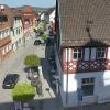 Im Herzen der Altstadt: Blick vom Rathaus auf die Bahnhofstraße. Im Herzen der Altstadt: Blick vom Rathaus auf die Bahnhofstraße.