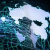 Bei Annalena Baerbocks Besuch im Australischen Zentrum für Cyber-Zusammenarbeit wird eine Karte gezeigt, auf der u.a. Russland hervorgehoben ist.