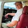 Pfarrer Andreas Baumann vor einem Hochgebirgsflug in einer Cessna 172. „Heaven und sky faszinieren mich schon immer”, sagt der 62-Jährige.
