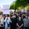 Demonstranten nehmen an einer Kundgebung der islamistischen Gruppierung Muslim Interaktiv in Hamburg teil.