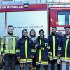 Sie werden liebevoll Löschgruppe Syrien genannt: Kommandant Holger Förtsch (re., daneben Steffen Lutz) und 2. Kommandant Mario Schaller (li., daneben Ralf Scharlibbe) mit den Nachwuchs-Feuerwehrleuten aus Syrien sowie Laura Heid (4. v. li.) Sie werden liebevoll Löschgruppe Syrien genannt: Kommandant Holger Förtsch (re., daneben Steffen Lutz) und 2. Kommandant Mario Schaller (li., daneben Ralf Scharlibbe) mit den Nachwuchs-Feuerwehrleuten aus Syrien sowie Laura Heid (4. v. li.)