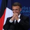 Emmanuel Macron nach seiner Rede auf dem Dresdener Neumarkt vor der Frauenkirche.