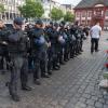 Polizisten trauern auf dem Mannheimer Marktplatz um ihren getöteten Kollegen.