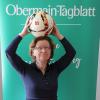 Die Bambergerin interessiert sich relativ wenig für „die schönste Nebensache der Welt“. Aber auf die Europameisterschaft freut sie sich schon ein bisschen. Die Bambergerin interessiert sich relativ wenig für „die schönste Nebensache der Welt“. Aber auf die Europameisterschaft freut sie sich schon ein bisschen.