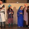 Am Ende wird allen die Verwandschaft zwischen den unterschiedlichen Religionen bewusst. Das Foto zeigt (v. li.) Nici Hertle (Recha), Olli Reissig (Tempelherr), Felix Braune (Sultan Saladin), Cornelia Lurtz (Sittah) und Thomas Bayer (Nathan).