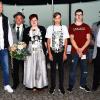 Das neue Königshaus der Schützengesellschaft von Michelau mit Zweitem Bürgermeister Hans-Georg Borchert (v. li.) Oberschützenmeister Hans Jürgen Schug, die Schützenkönigin Jennifer Laux, Jugendkönig Marius Manzer, 1. Ritter David Häberle und 2. Ritter Walter Füglein. Fotos: Dieter Radziej Das neue Königshaus der Schützengesellschaft von Michelau mit Zweitem Bürgermeister Hans-Georg Borchert (v. li.) Oberschützenmeister Hans Jürgen Schug, die Schützenkönigin Jennifer Laux, Jugendkönig Marius Manzer, 1. Ritter David Häberle und 2. Ritter Walter Füglein. Fotos: Dieter Radziej