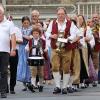 Mit Marschmusik holten Blasmusik, die Bürgermeister und Stadträte zum Auftakt der Weismainer Kirchweih den Festwirt ab. Fotos: Roland Dietz Mit Marschmusik holten Blasmusik, die Bürgermeister und Stadträte zum Auftakt der Weismainer Kirchweih den Festwirt ab. Fotos: Roland Dietz