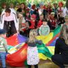 Allerliebst anzusehen war der Tanz der Krippenkinder.