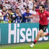 Georgiens Chwischa Kwaratschelia jubelt über seinen Treffer zum 1:0.