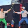 Watzlav (Christian Kaltenhäußer, li.) und Alfred (Linus von Aufseß, re.) erklären, wie die Liebe funktioniert.