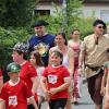 Die baiersdorfer Fußball-Kids im Umzug.