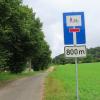 Dieses Schild bei Stublang verwirrt viele: eine Sackgasse auf dem Geh- und Radweg? Nein, nach 800 Metern geht der Weg weiter.