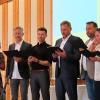 Der „Lehrerchor“ hatte das rhythmische „Lollipop“ einstudiert. Fotos: Monika Schütz