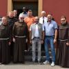 Altenkunstadt   Pater Rufus Witt feierte kürzlich seinen 60. Geburtstag. Mehrere Patres, die früher in Altenkunstadt tätig waren, waren dazu zu Besuch gekommen. Allerdings schwang bei der Feier in der Gastwirtschaft „Preußla“ Wehmut mit, denn Pater Rufus und Pater Josef werden den Seelsorgebereich Obermain-Jura verlassen. Am Sonntag, 4. August, findet um 17 Uhr ein Abschiedsgottesdienst mit Dekan Lars Rebhan in der katholischen Pfarrkirche von Altenkunstadt statt. Zum Geburtstag gratulierten seine Ordensbrüder, Bürgermeister Robert Hümmer (Altenkunstadt), Altbürgermeister Heinz Petterich und Dritter Bürgermeister Manfred Hofmann (beide Burgkunstadt), der Ehrenvorsitzenden des Katholischen Kasinos, Josef Schießl, und ein afrikanischer Priester. Das Obermain-Tagblatt schließt sich den Glückwünschen an. Text/