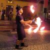 Eine beeindruckende Feuershow fand nach Einbruch der Dunkelheit vor dem Rathaus statt