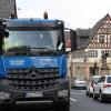 Bad Staffelstein hat zweifelsohne ein Verkehrsproblem, denn die Staatsstraße 2197 führt mitten durch die Innenstadt. Täglich fahren Tausende Autos und auch Lastzüge durch das historische Ensemble. Bad Staffelstein hat zweifelsohne ein Verkehrsproblem, denn die Staatsstraße 2197 führt mitten durch die Innenstadt. Täglich fahren Tausende Autos und auch Lastzüge durch das historische Ensemble.