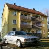 Seit Monaten stehen mehrere abgemeldete Autos auf den Parkplätzen zwischen den Mietshäusern in der Frankenstraße 22 und 24. An den Balkongittern blättert die Farbe ab. Seit Monaten stehen mehrere abgemeldete Autos auf den Parkplätzen zwischen den Mietshäusern in der Frankenstraße 22 und 24. An den Balkongittern blättert die Farbe ab.