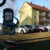Ein gestohlener Einkaufswagen voller Sperrmüll und drei abgemeldete Autos stehen monatelang vor den Mietshäusern in der Frankenstraße. Ein gestohlener Einkaufswagen voller Sperrmüll und drei abgemeldete Autos stehen monatelang vor den Mietshäusern in der Frankenstraße.