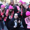 „Lieber einen heben, statt sich festzukleben“, lautete das Motto der fröhlichen Damen. „Lieber einen heben, statt sich festzukleben“, lautete das Motto der fröhlichen Damen.