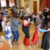 Eine Polonaise sorgt im Fasching immer wieder für Stimmung. Eine Polonaise sorgt im Fasching immer wieder für Stimmung.
