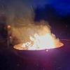 In einer mächtigen Feuerschale lodert das Mahnfeuer auf dem Firmengelände In einer mächtigen Feuerschale lodert das Mahnfeuer auf dem Firmengelände