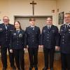 Zehn Jahre im Einsatz für die Neuenseer Wehr: (v.li.) Larissa Leicht, Thilo Leicht und Christian Schorn, umrahmt vom Vorsitzenden und dem Kommandanten. Zehn Jahre im Einsatz für die Neuenseer Wehr: (v.li.) Larissa Leicht, Thilo Leicht und Christian Schorn, umrahmt vom Vorsitzenden und dem Kommandanten.