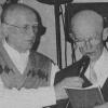 Karl Bauersachs (re.) in Aktion – beim Vortragen eines seiner Mundartgedichte: Sie wurden nun zu einem 80-seitigen Büchlein „Aus Gärtenroth“ zusammengestellt. Archivfoto: Carmen Müller Karl Bauersachs (re.) in Aktion – beim Vortragen eines seiner Mundartgedichte: Sie wurden nun zu einem 80-seitigen Büchlein „Aus Gärtenroth“ zusammengestellt. Archivfoto: Carmen Müller