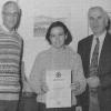 Die Kleukheimerin Mirjam Kunzelmann holt einen dritten Platz beim Landeswettbewerb Mathematik 1999/2000. Ihr Mathelehrer Thomas Kaiser (li.) und der Leiter des Meranier-Gymnasiums Lichtenfels, Günter Dischinger, gratulieren. Archivfoto: OT Die Kleukheimerin Mirjam Kunzelmann holt einen dritten Platz beim Landeswettbewerb Mathematik 1999/2000. Ihr Mathelehrer Thomas Kaiser (li.) und der Leiter des Meranier-Gymnasiums Lichtenfels, Günter Dischinger, gratulieren. Archivfoto: OT