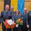 Marko Fischer aus Stadel (2.v.li., mit Ehefrau Silke) wurde als Kreisbrandmeister verabschiedet. Marko Fischer aus Stadel (2.v.li., mit Ehefrau Silke) wurde als Kreisbrandmeister verabschiedet.